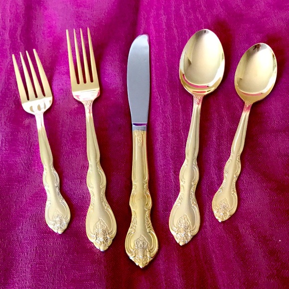 Gold tone flatware for 12 formal placesettings, plus more, by International. - Picture 3 of 11